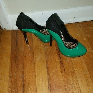 Bettie page pumps